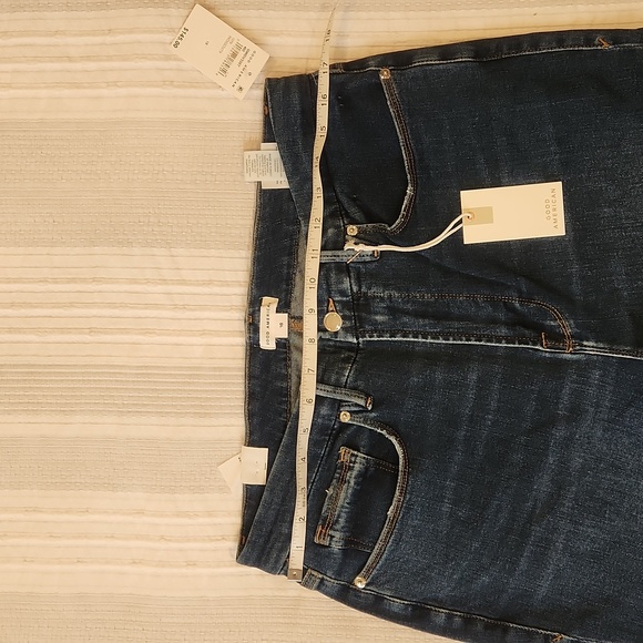 Good American Good Waist Crop Jeans in blue Indigo379 size 16W - Picture 12 of 17